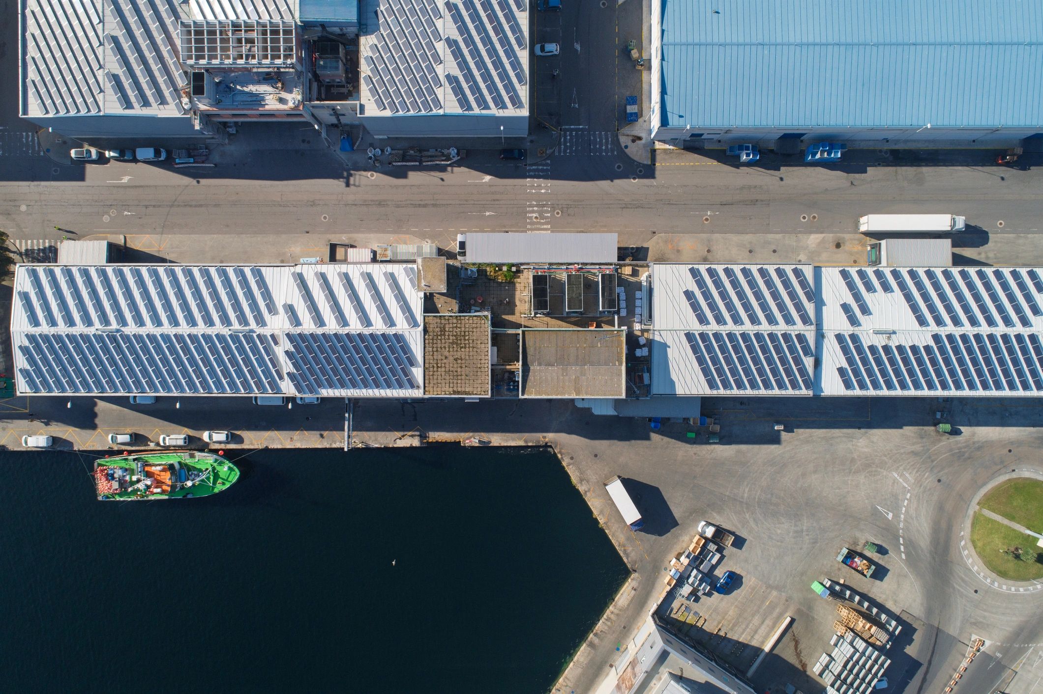 Commercial facility using solar and storage infrastructure for energy optimization